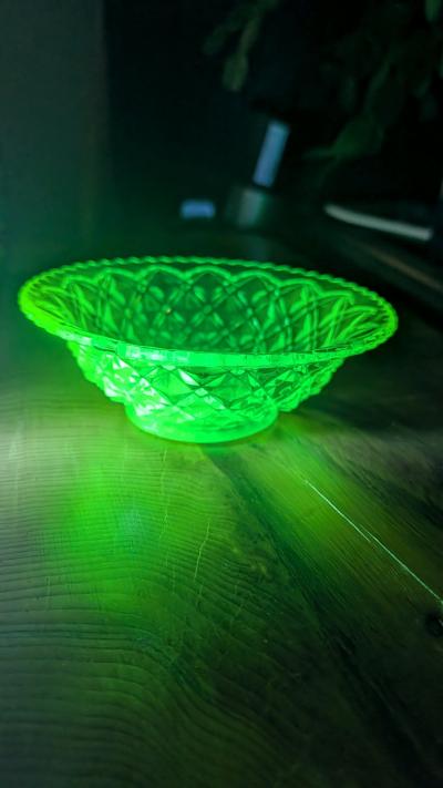 Uranium Green Glass Bowl - Thumbnail 4