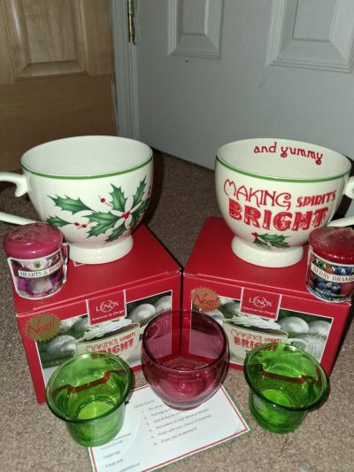 home decor Lenox 2 christmas mugs and 2 Yankee candles ext - Thumbnail 2
