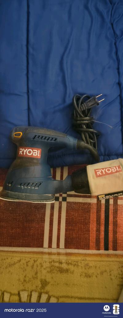 Ryobi sander slightly used - Thumbnail 3