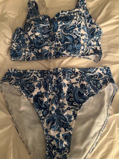 4piece swimsuit set new condition - Thumbnail 2