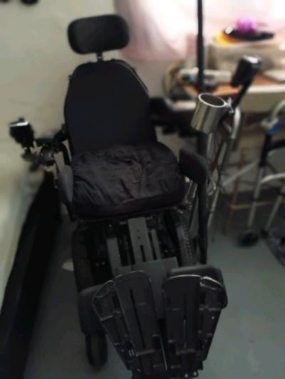 quantum 3 electric wheelchair - Thumbnail 3