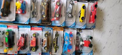 small collection of more than 70 Hot Wheels - Thumbnail 5