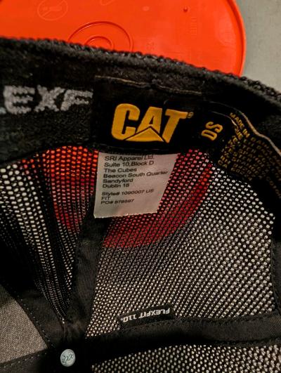CAT snapback hat its a mens hat name brand grey and black - Thumbnail 4