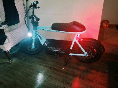 caroma D2 electric scooter - Thumbnail 3