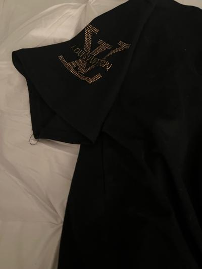 black tee size lg like new - Thumbnail 2