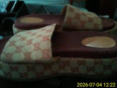GUCCI SLIDES WOMENS SIZE 9 - Thumbnail 3