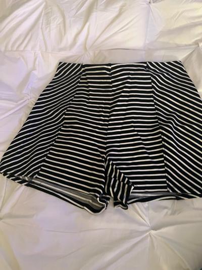 Black and white stripe shorts size large good condition - Thumbnail 2
