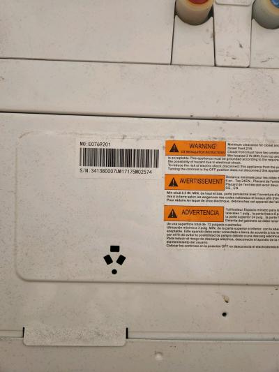 Midea fullsize washer and dryer set - Thumbnail 9