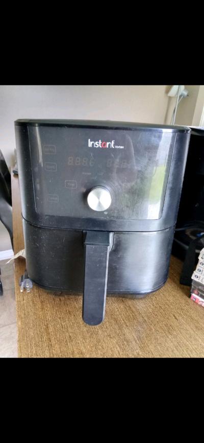 air fryer excellent condition only been used a couple of tim