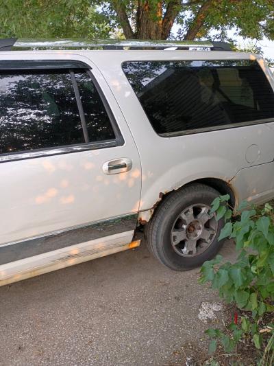 2010 Lincoln navigator l fully loaded - Thumbnail 2