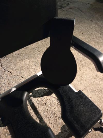 wheel chair very clean and operable - Thumbnail 9