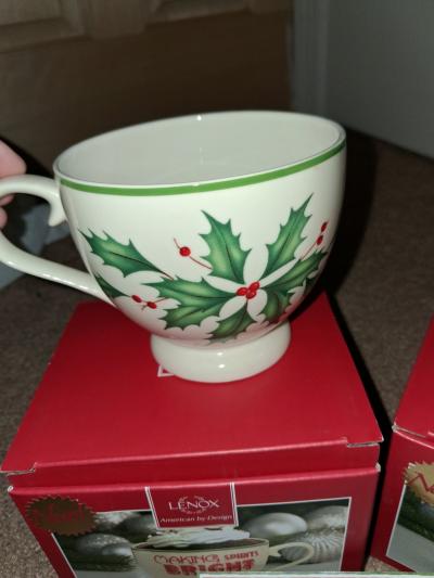home decor Lenox 2 christmas mugs and 2 Yankee candles ext - Thumbnail 4