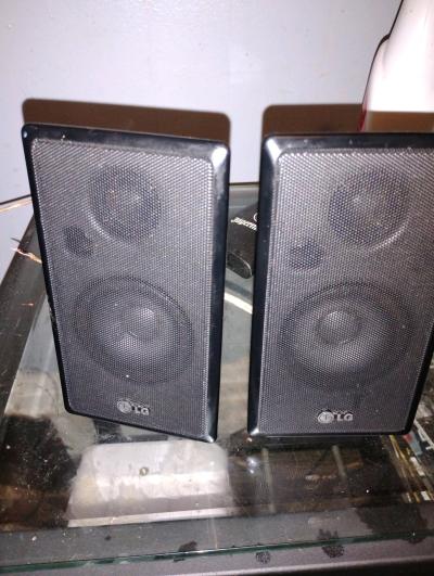 2 sets lg speakers