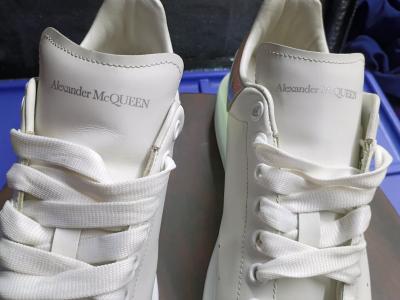 Alexander McQueen Oversized white and iridescent heels - Thumbnail 3