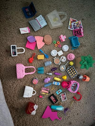 Barbie dream house with toys included - Thumbnail 6