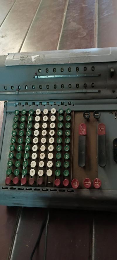 vintage 1930 marchant calculating machine - Thumbnail 2