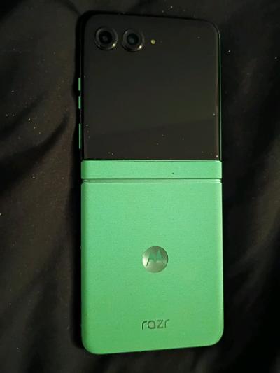 Motorola Razr 2025 256GB Storage Smartphone - Thumbnail 5