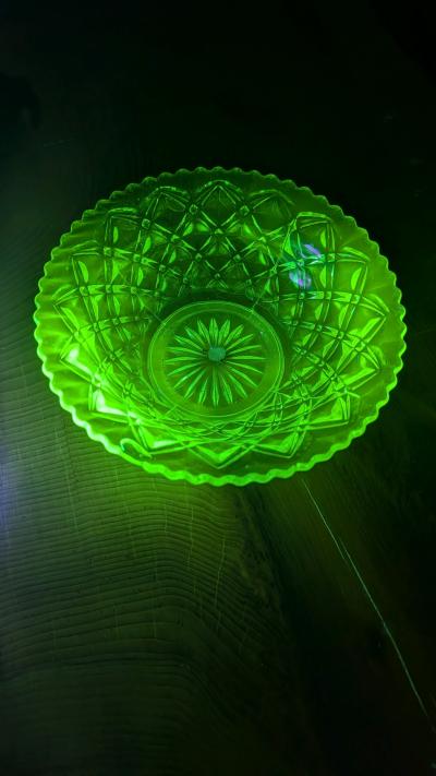 Uranium Green Glass Bowl - Thumbnail 3
