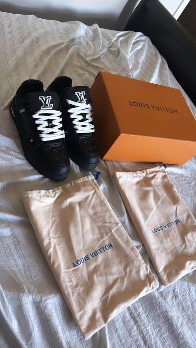 Lv trainers size 9 black