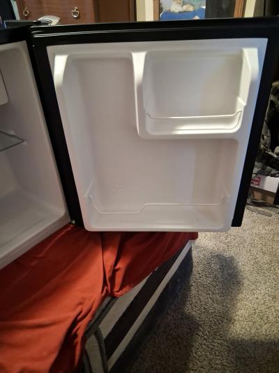 Mini Fridge - Thumbnail 4
