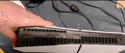 play station 5 with 1tb - Thumbnail 2