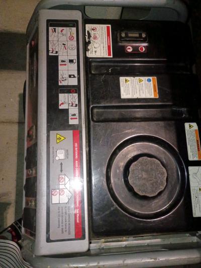 5000 v genarator used like new works great