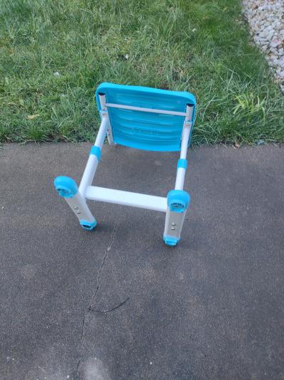 an adjustable chair - Thumbnail 4