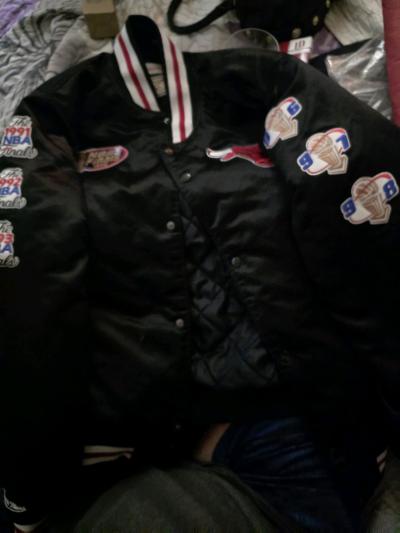 Chicago bulls jacket - Thumbnail 2