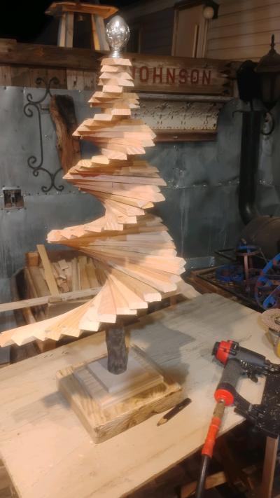 I have 5 spiral wooden Christmas trees from 3ft up to 6 ft - Thumbnail 5