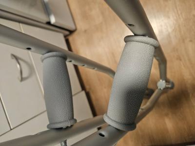 Adjustable Aluminum Crutches - Thumbnail 3