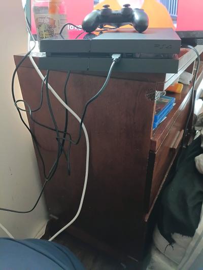 PS4 500gb with black controller - Thumbnail 3