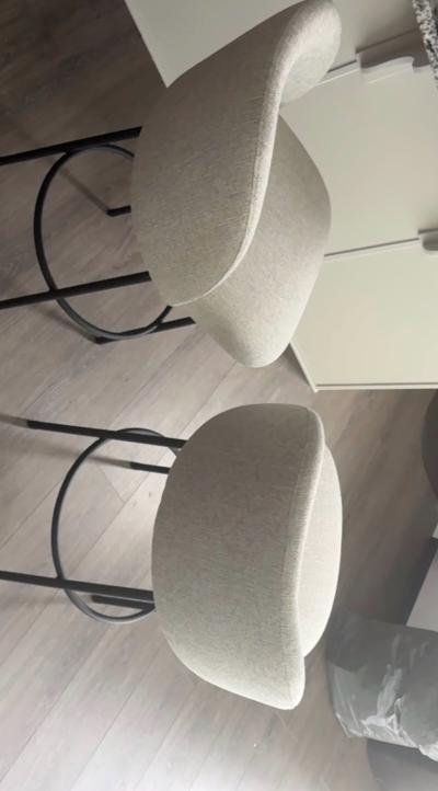 white chair good condition - Thumbnail 4