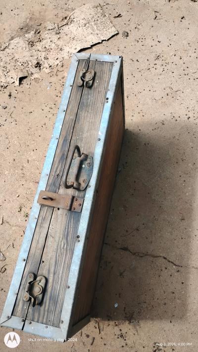 old hand made toolbox - Thumbnail 2