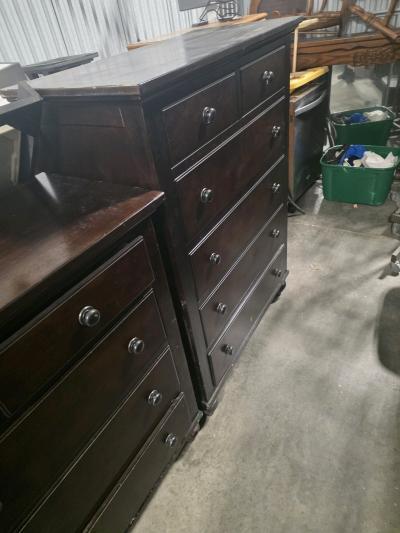 Ashley Furniture bedroom suit - Thumbnail 3