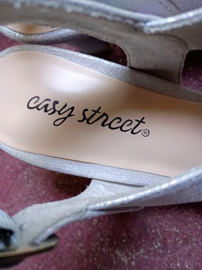 A Nice Womens Pair of Silver Glittery Short Heels - Thumbnail 4
