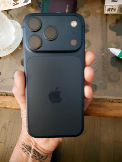 Apple Iphone pro 17 - Thumbnail 2