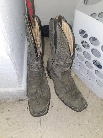 steal toe cowboy boots