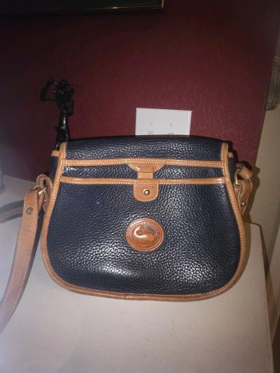 vintage black dooney and bourke crossbody bag