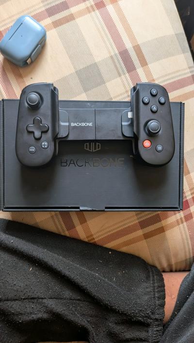 Backbone One Mobile Gaming Controller for iPhone users - Thumbnail 6