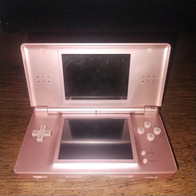 light pink Nintendo DS Lite good condition - Thumbnail 5