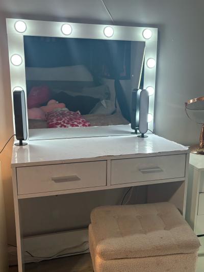 white vanity with light up mirror