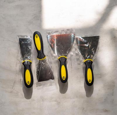 SET OF PAINT SCRAPERS 4PCS  NEW IN PLASTIC