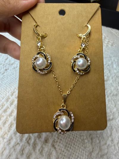 Pearl necklace and Earrings Set