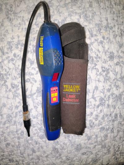 yellow jacket leak detector with case