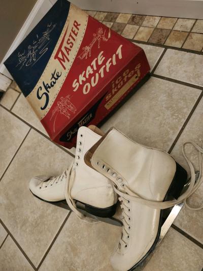 Vintage White Ice Skates from Skate Master - Thumbnail 3