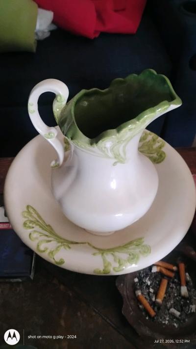 antique wash bason with pictcher