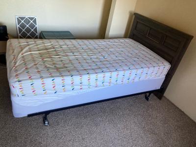 twin size bed still in ok shape - Thumbnail 2