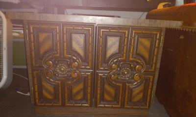 Vintage brown wood cabinet with 2 hinged carved wood doors - Thumbnail 2