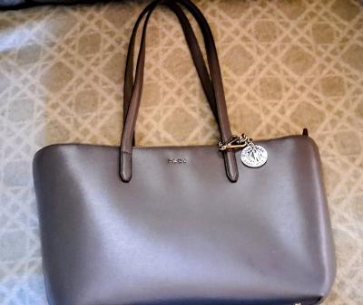 NEW DKNY LEATHER SHOULDER TOTE BAG