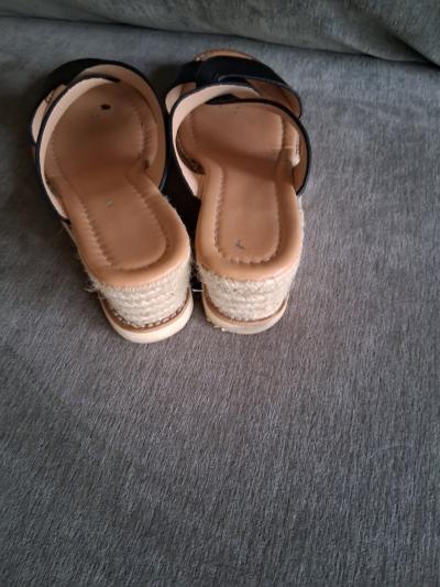 Both Size 9 very Stylish  Extremely Gently used - Thumbnail 5